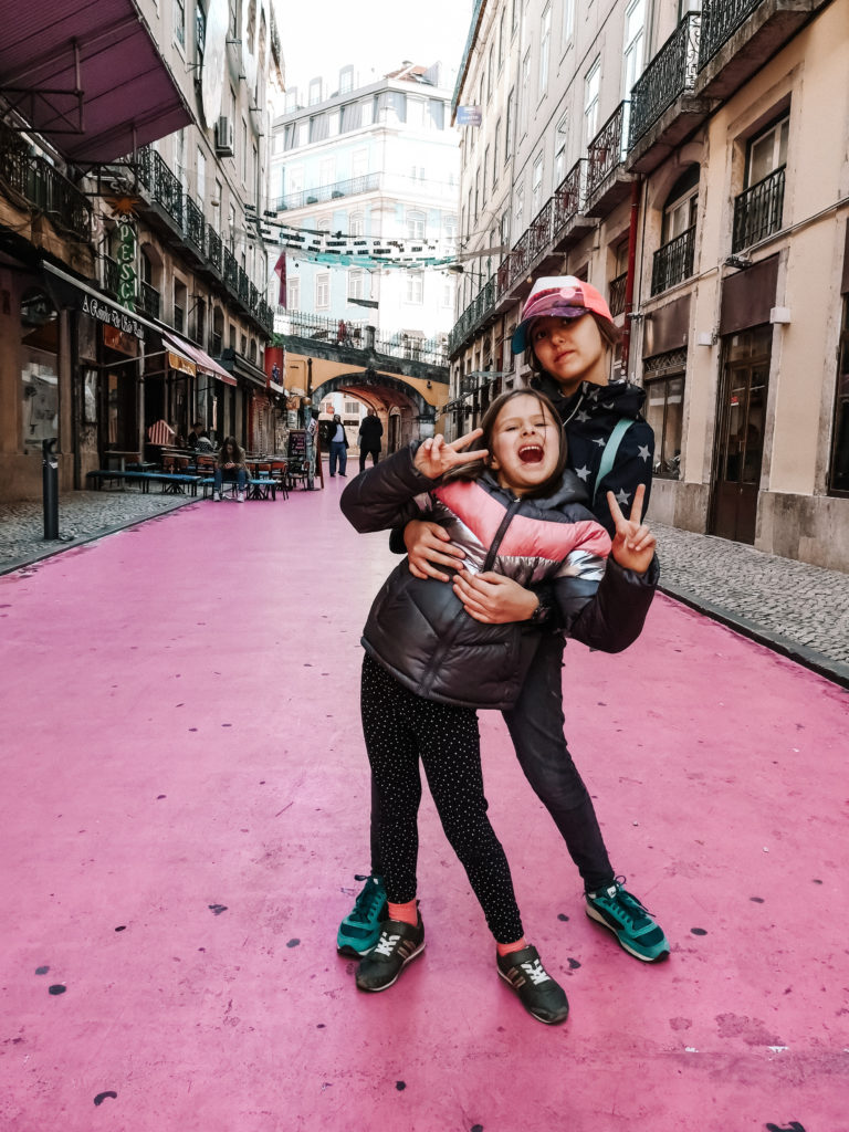 różowa ulica Lizbona
