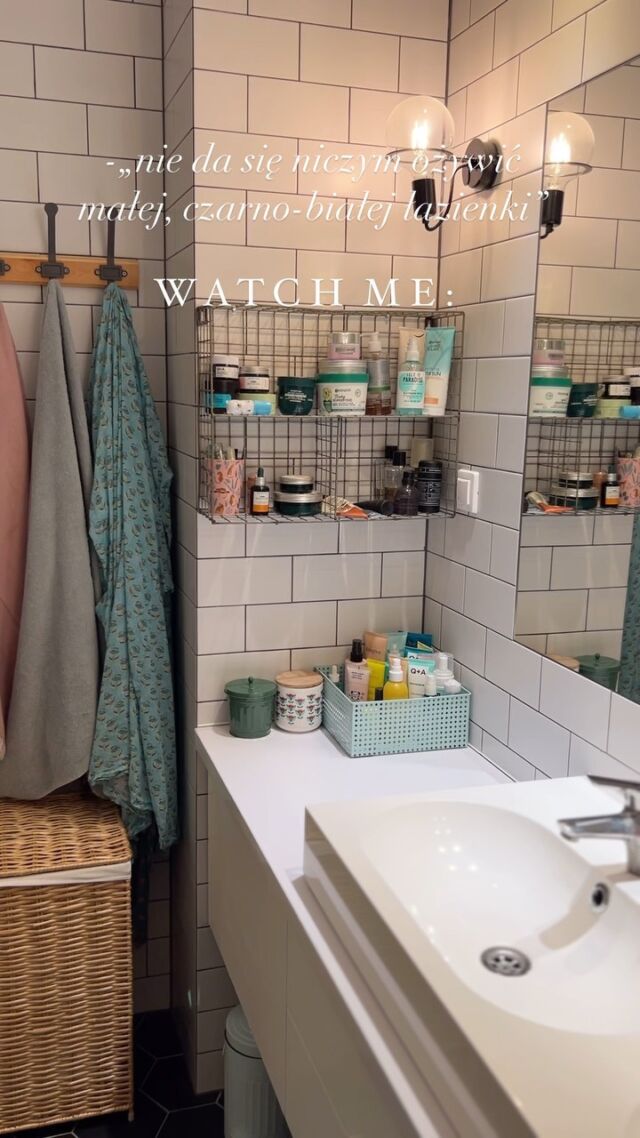 Naładowana energią słoneczną, lecę przez chałupę niczym taran i odgracam, przestawiam, szoruję, organizuję i upiększam 🌟 Parę kolorowych dodatków i czarno-biała nudna baza zyskała trochę więcej wyrazu i przytulności ❤️